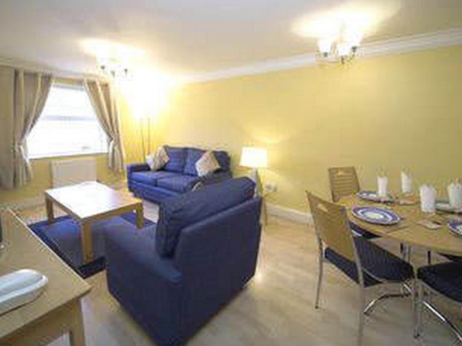 Hof - Stanshawe Court Apartments Рединг Екстериор снимка